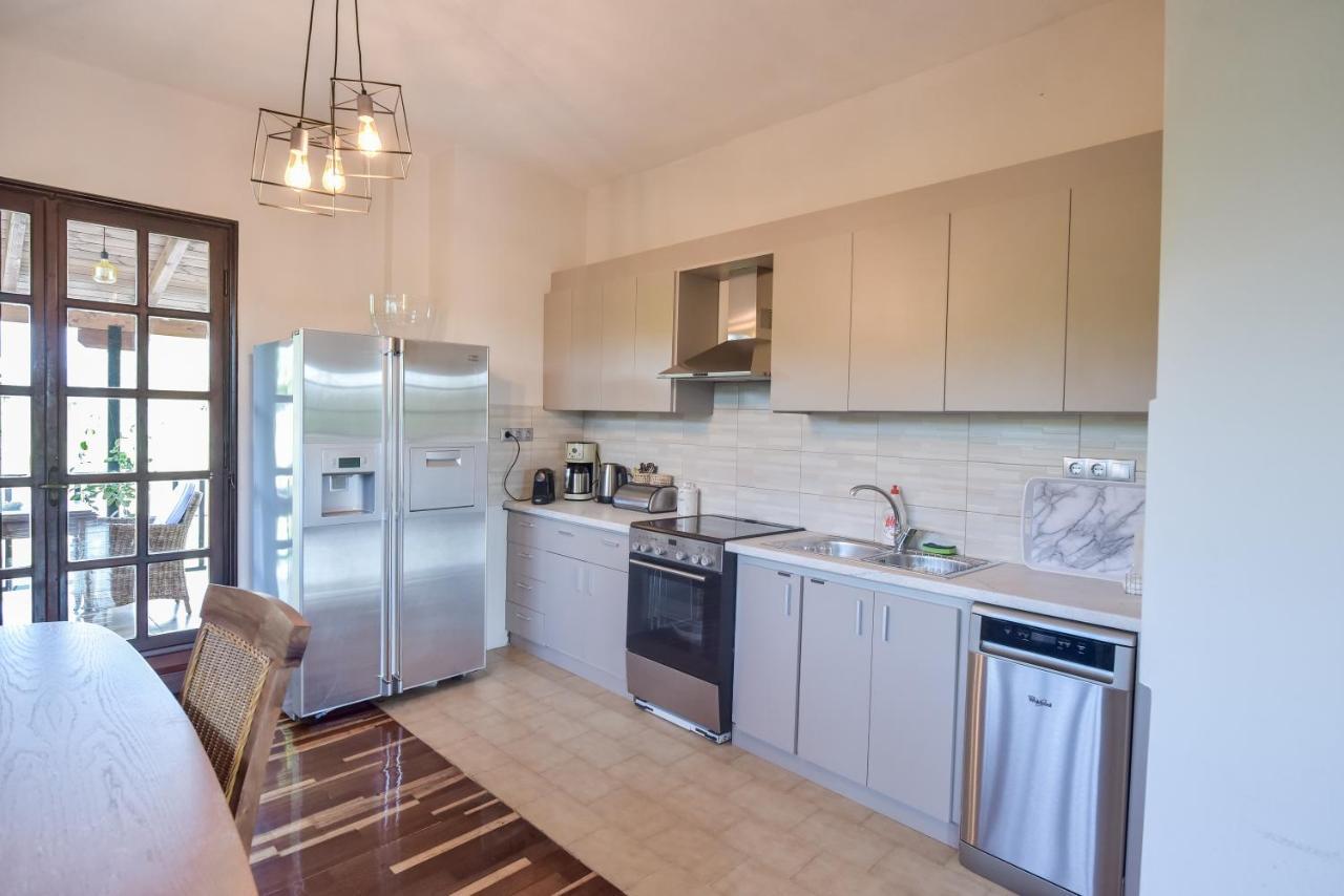 Alexandre Maison Beachfront Gialova Vacation Home Ngoại thất bức ảnh